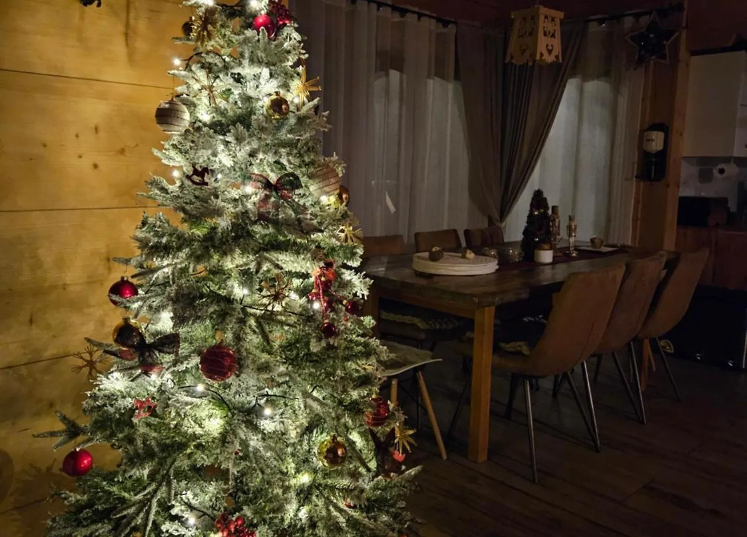 בקתה Goralska Chatka 2 Highland Cottage - Split Ac, Jacuzzi, Sauna, Private Parking, Mountains View, Garden, זקופאנה