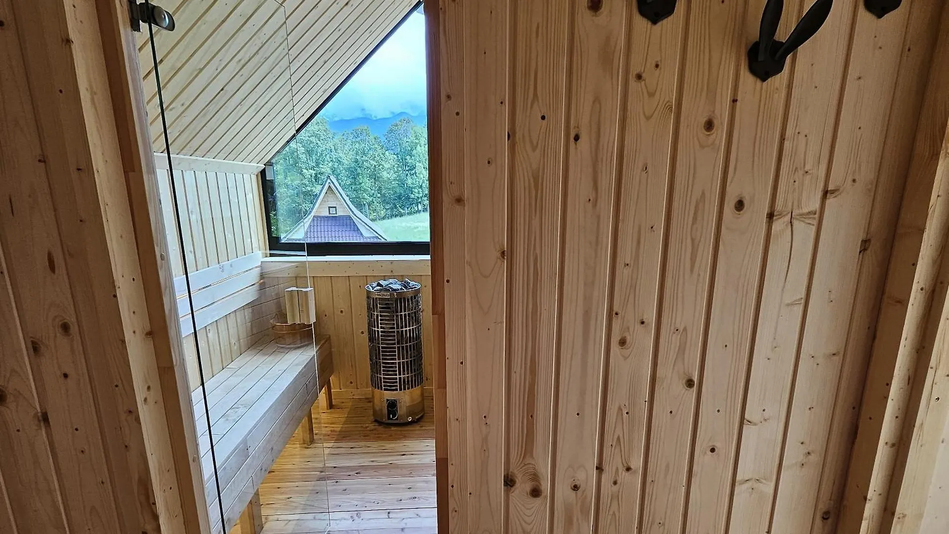 Goralska Chatka 2 Highland Cottage - Split Ac, Jacuzzi, Sauna, Private Parking, Mountains View, Garden, Zakopane