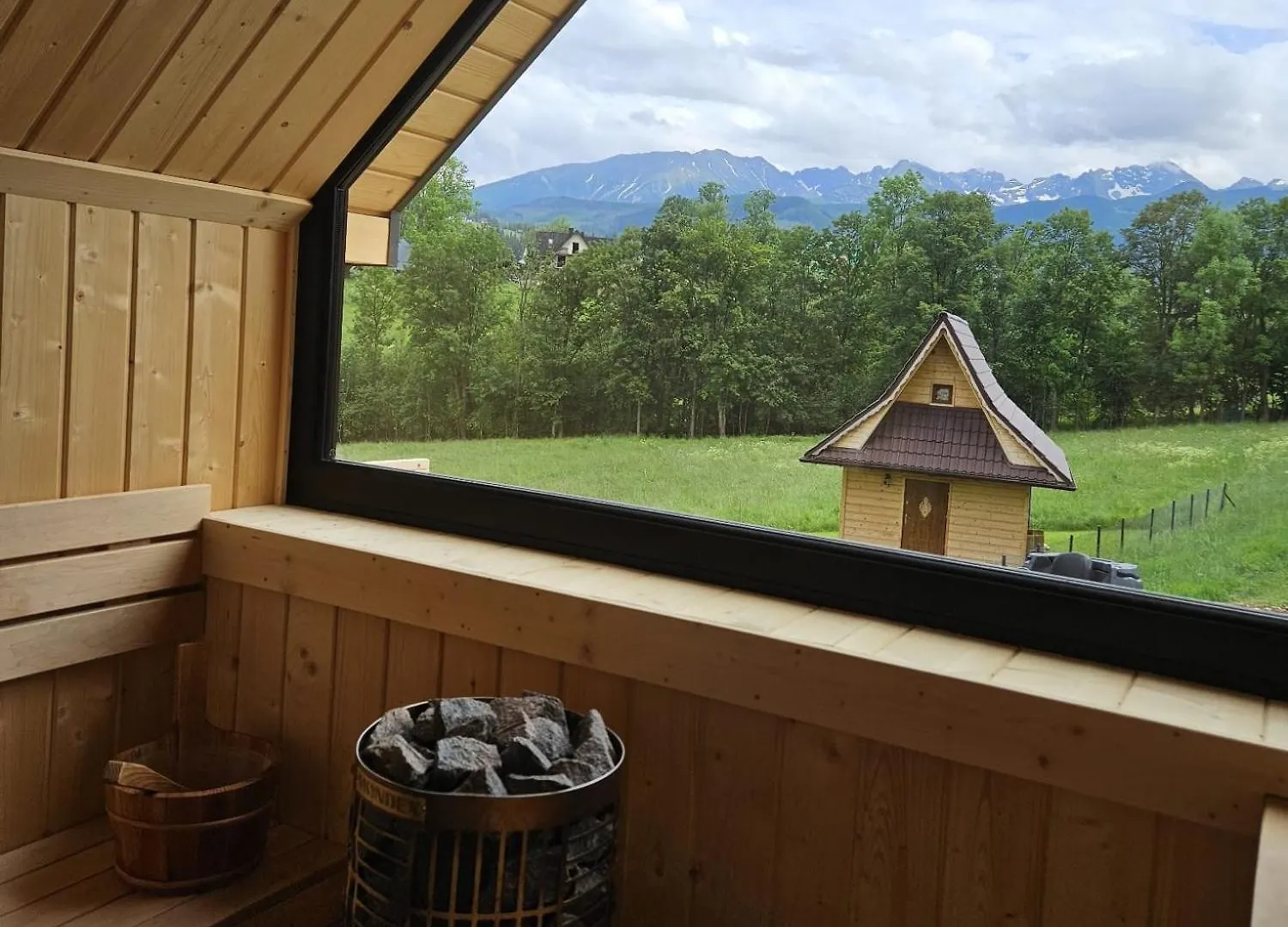 Chalet Goralska Chatka 2 Highland Cottage - Split Ac, Jacuzzi, Sauna, Private Parking, Mountains View, Garden, Zakopane