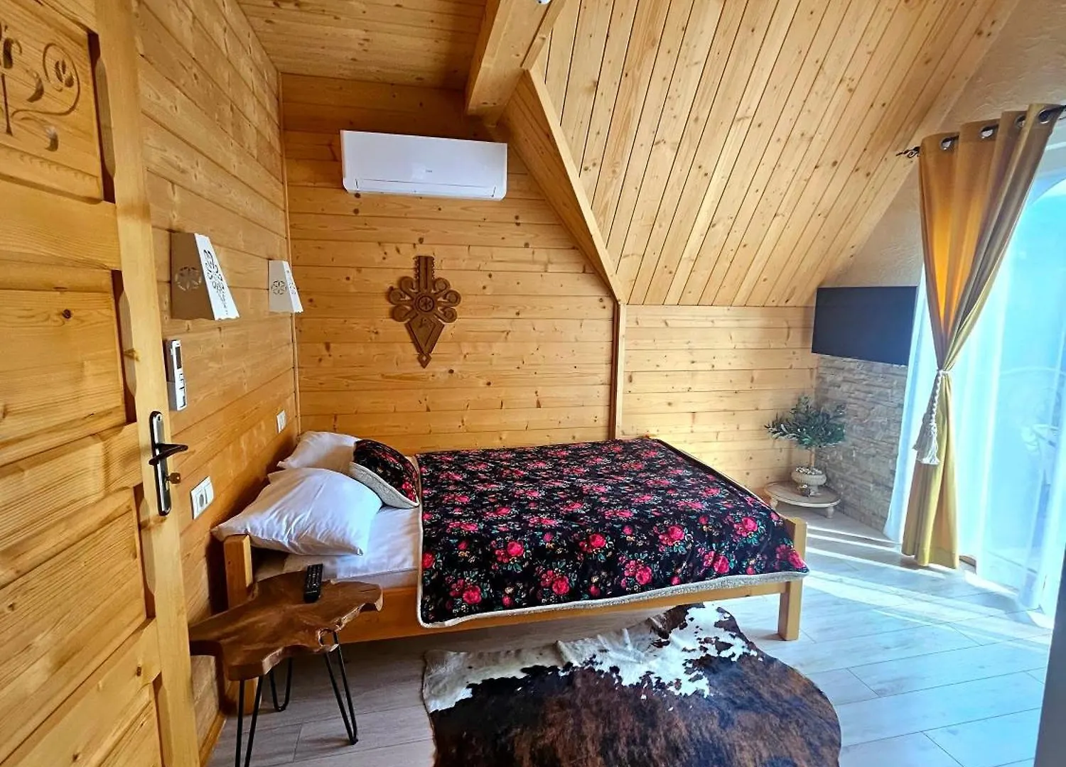 Chalet Goralska Chatka 2 Highland Cottage - Split Ac, Jacuzzi, Sauna, Private Parking, Mountains View, Garden, Zakopane