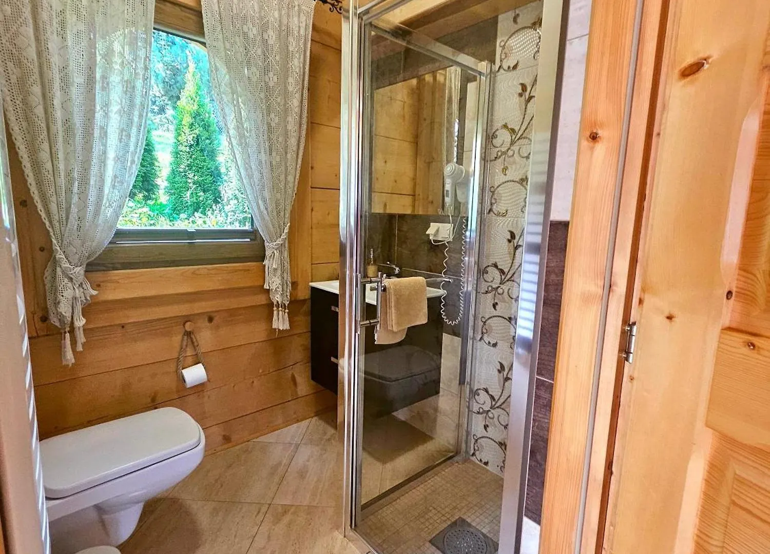 Goralska Chatka 2 Highland Cottage - Split Ac, Jacuzzi, Sauna, Private Parking, Mountains View, Garden, Zakopane 0*,