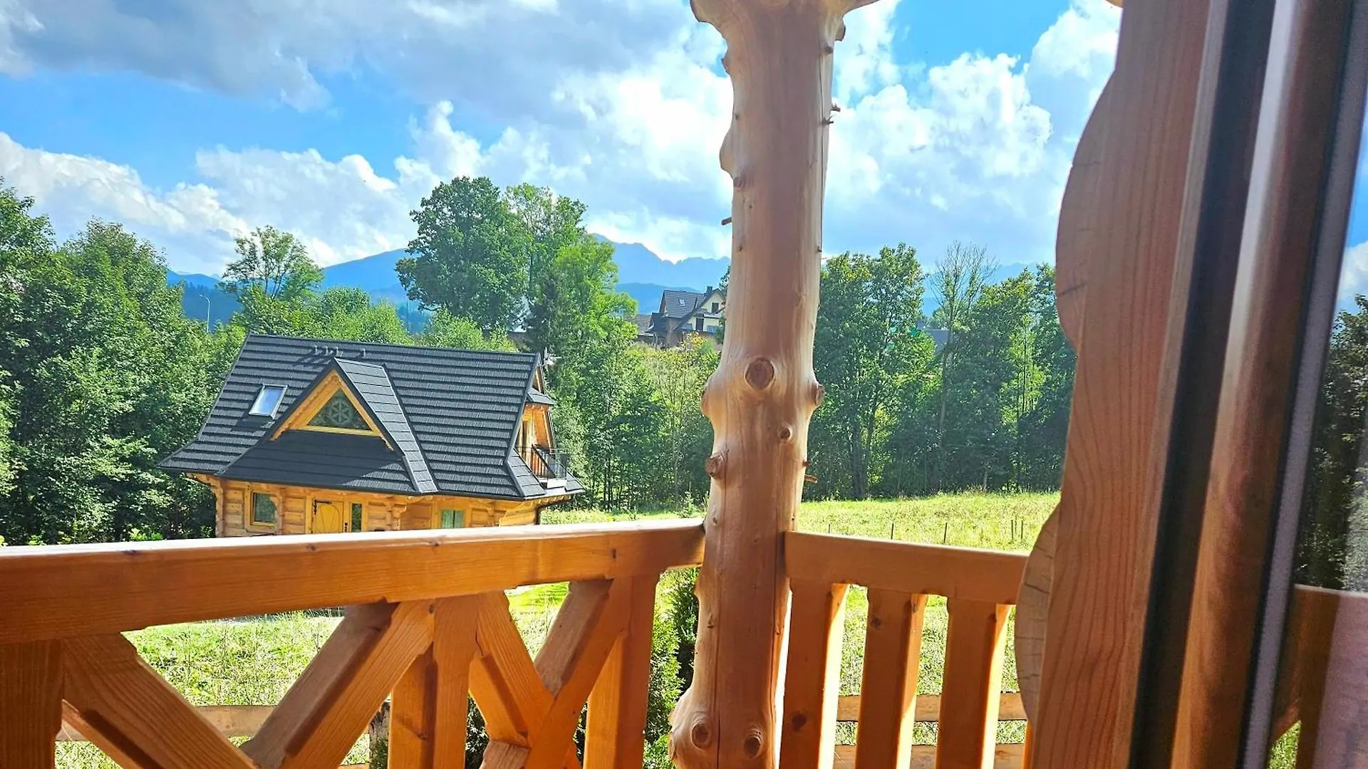 Góralska Chatka w Zakopanem Domek alpejski